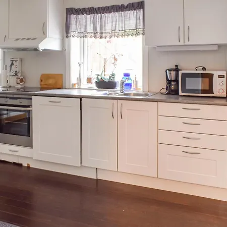 3 Bedroom Awesome In Apartamento Skjeberg