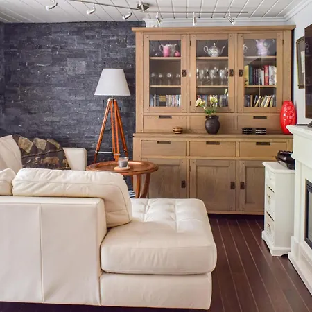 3 Bedroom Pet Friendly In
