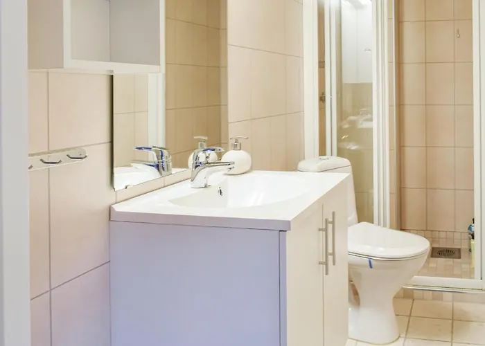 Apartamento 3 Bedroom Awesome In *