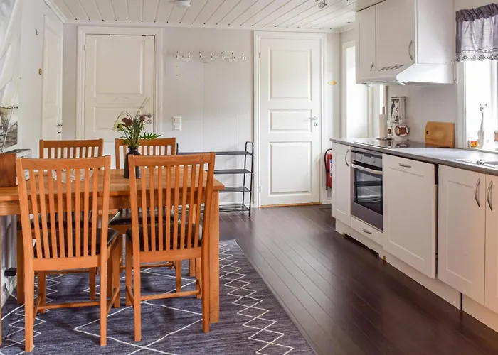3 Bedroom Awesome In Apartamento Skjeberg
